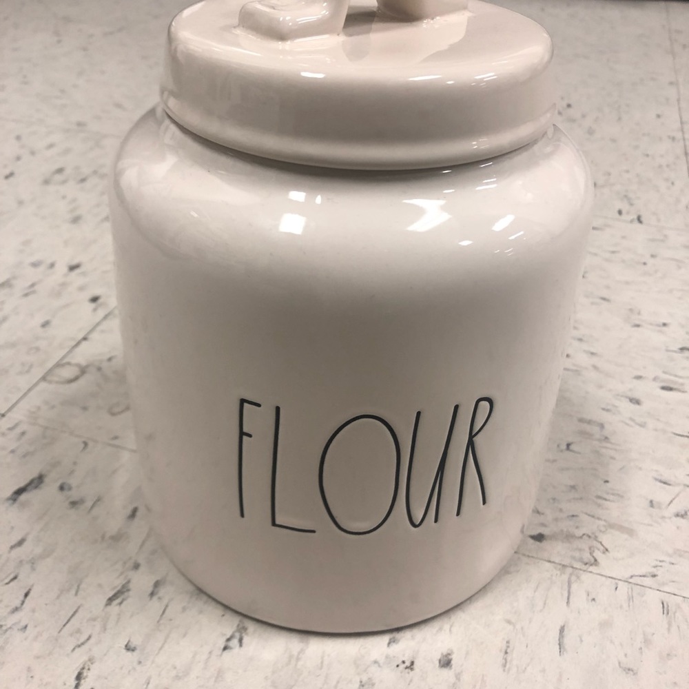 Brand new Rae Dunn flour jar